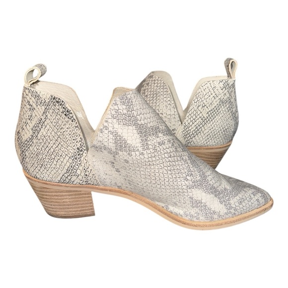 Dolce Vita Women's Sonni Snakeskin Ankle Bootie size 8 - Picture 8 of 9